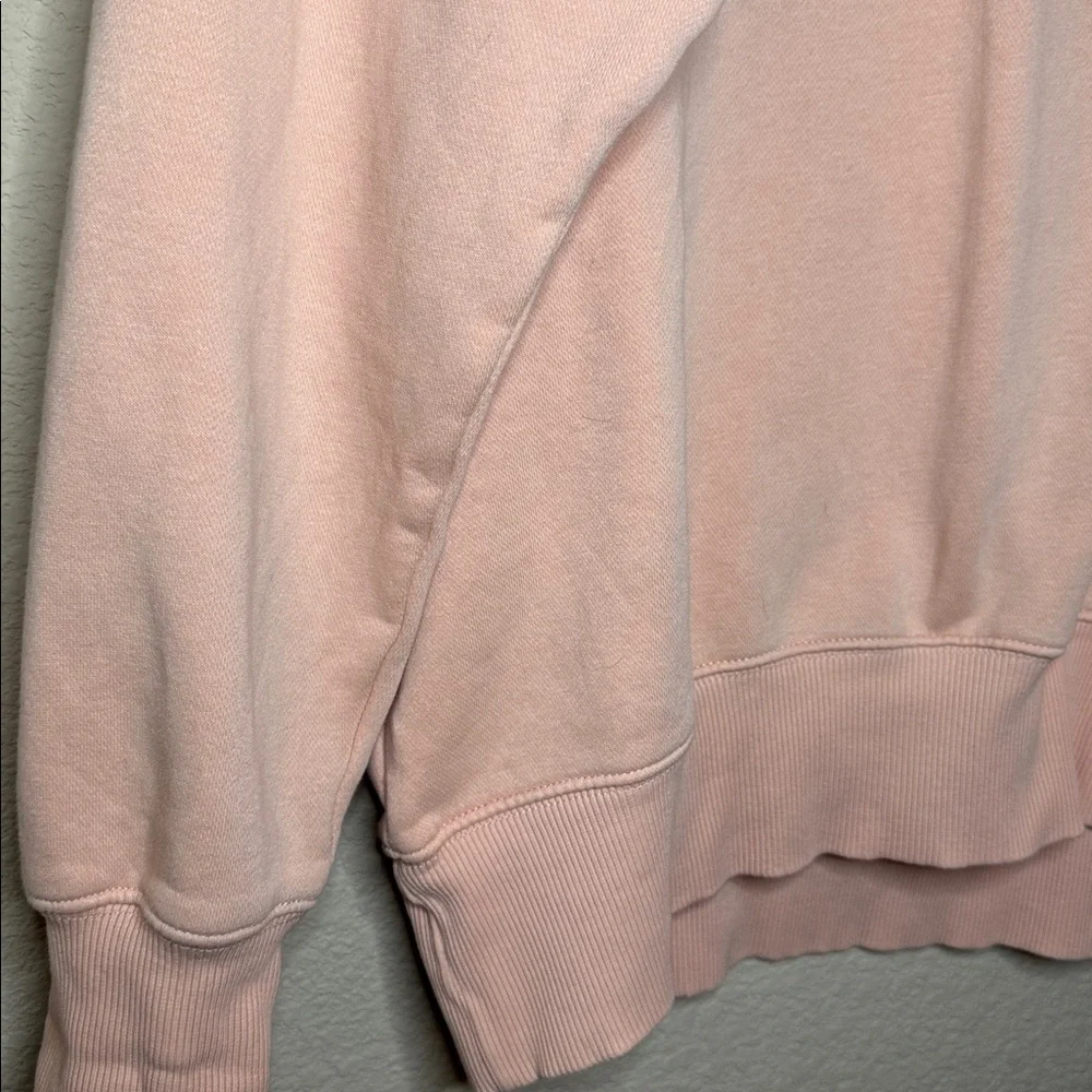 Nike Women’s Peachy Light Pink Crewneck Size Small‎